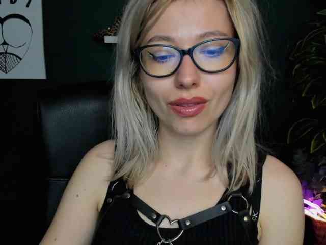 xxHeidiLove webcam