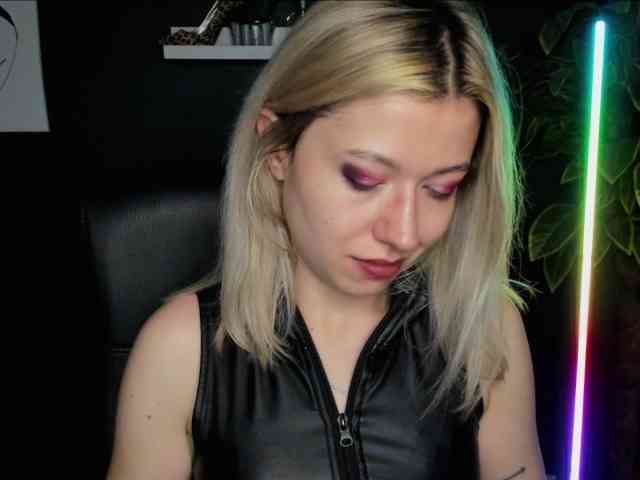 xxHeidiLove webcam