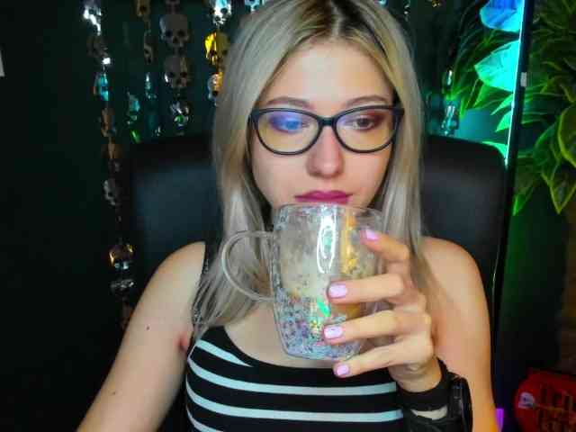 xxHeidiLove webcam