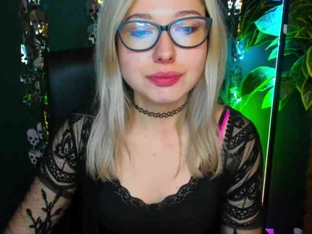xxHeidiLove webcam