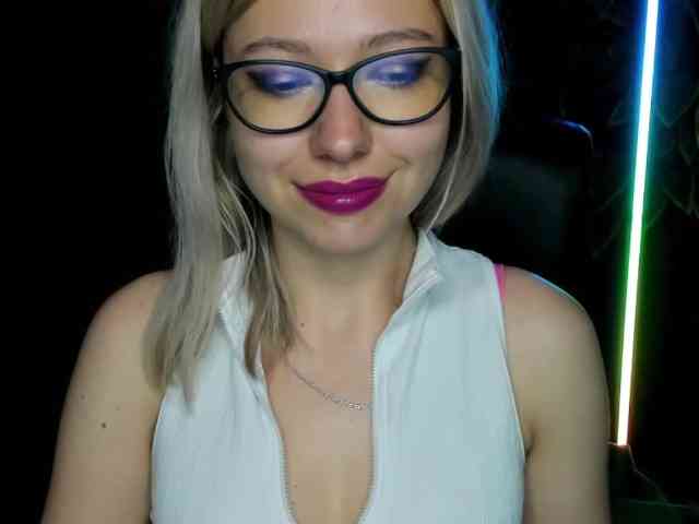 xxHeidiLove webcam