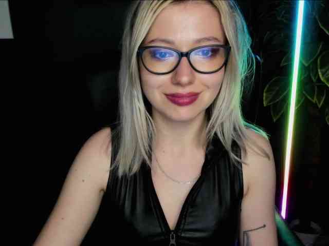 xxHeidiLove webcam