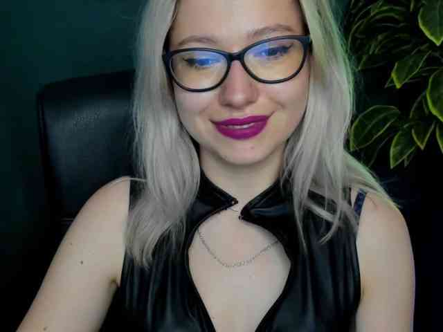 xxHeidiLove webcam