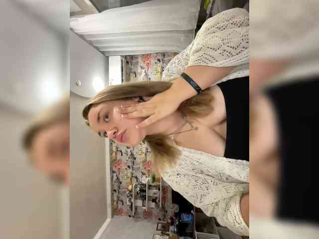 NanaMoka23 webcam