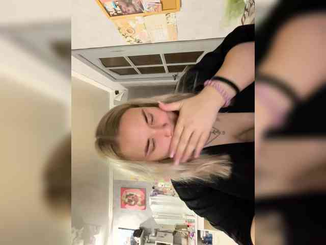 NanaMoka23 webcam