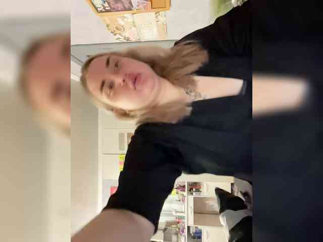 NanaMoka23 webcam