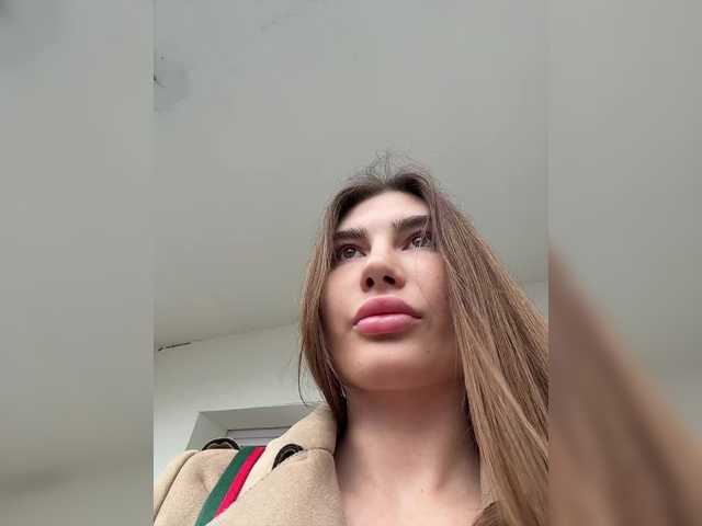 -EmilyBaby-'s BongaCams show and profile