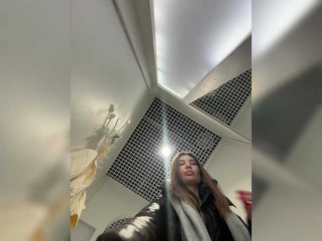 -EmilyBaby-'s BongaCams show and profile