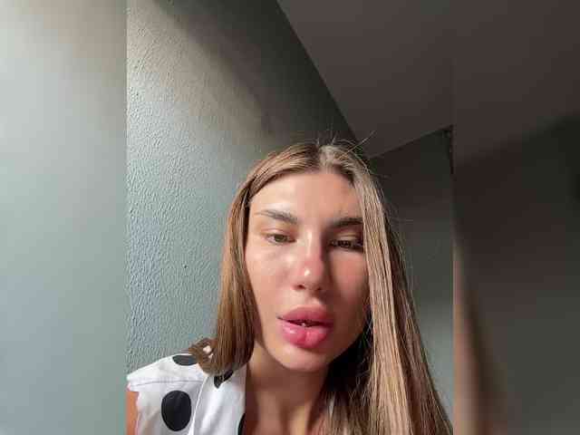 chat on live -EmilyBaby-