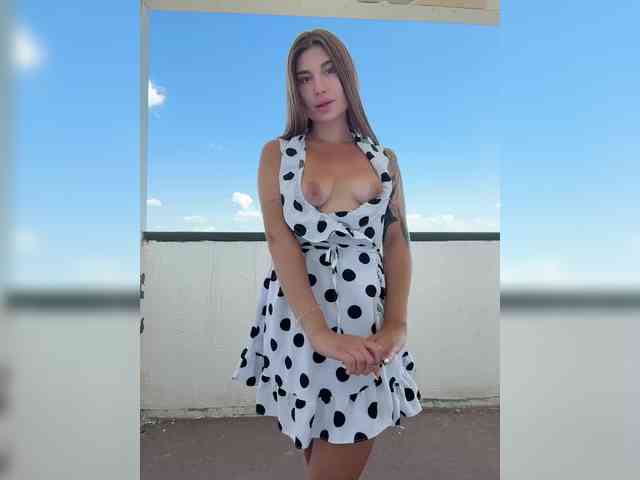 voyeur house -EmilyBaby-