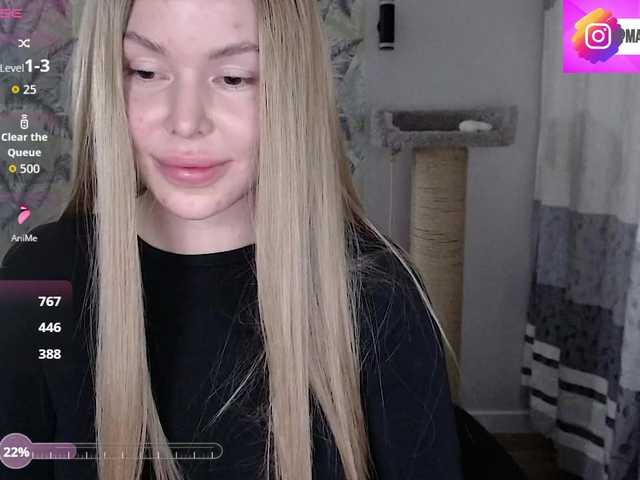 Foxymoxy19's BongaCams show and profile