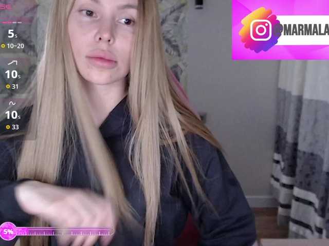 Foxymoxy19's BongaCams show and profile