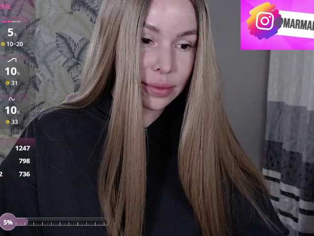 Foxymoxy19's BongaCams show and profile