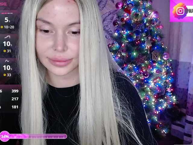 Foxymoxy19's BongaCams show and profile