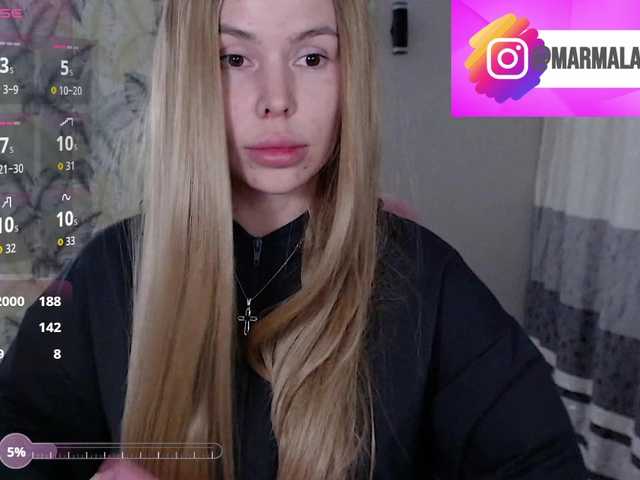 Foxymoxy19's BongaCams show and profile