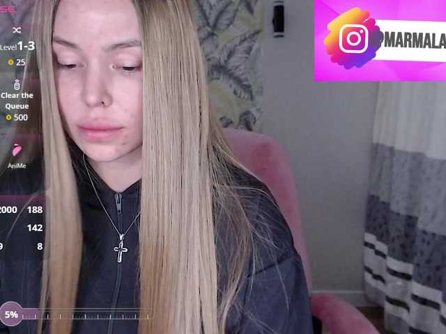 Foxymoxy19's BongaCams show and profile