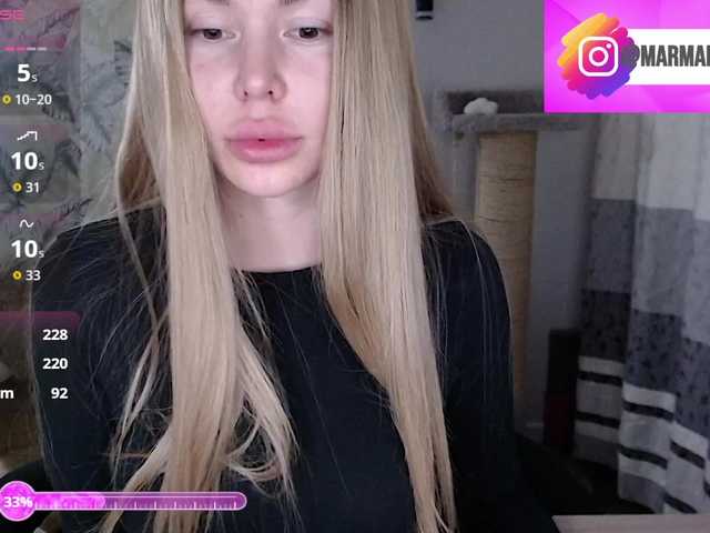Foxymoxy19's BongaCams show and profile