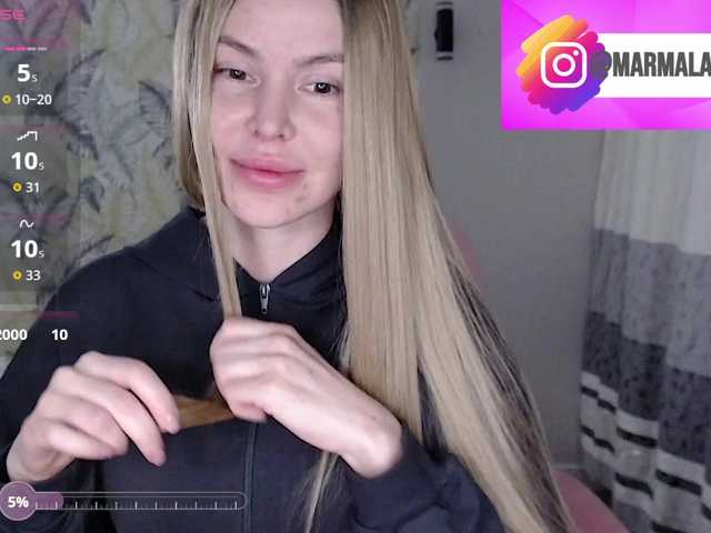 Foxymoxy19's BongaCams show and profile