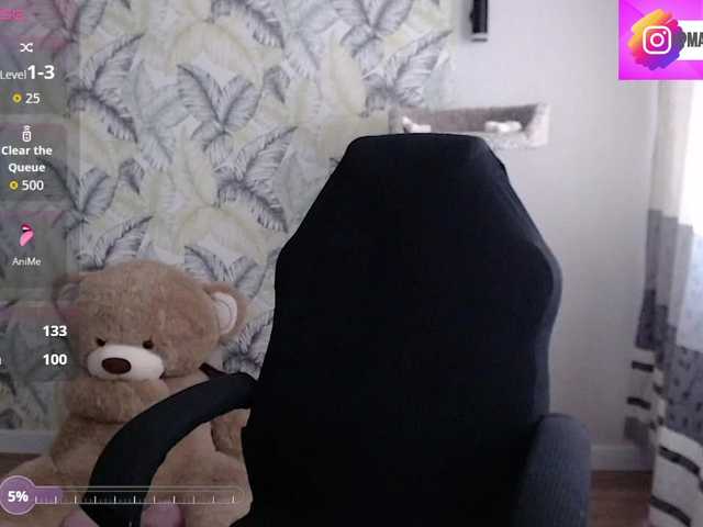 Foxymoxy19's BongaCams show and profile