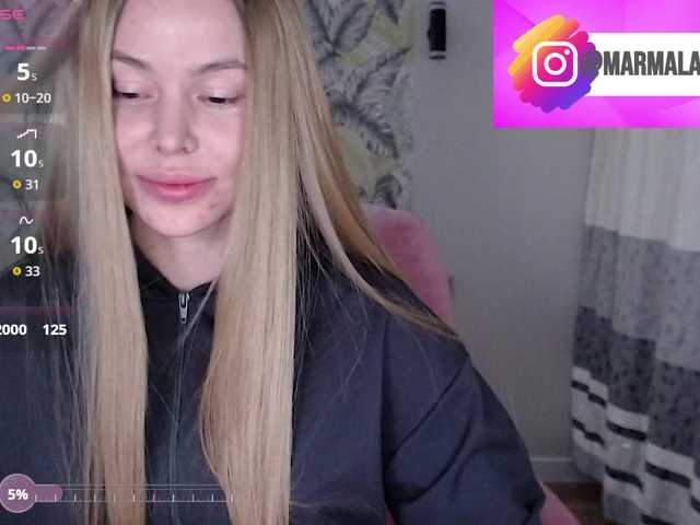 Foxymoxy19's BongaCams show and profile