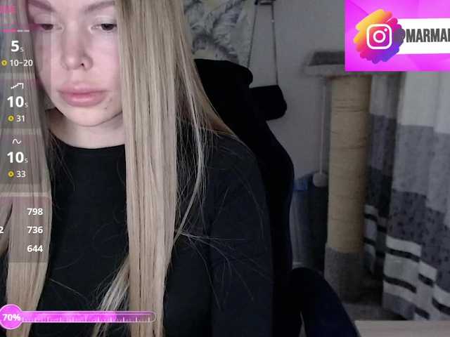 Foxymoxy19's BongaCams show and profile