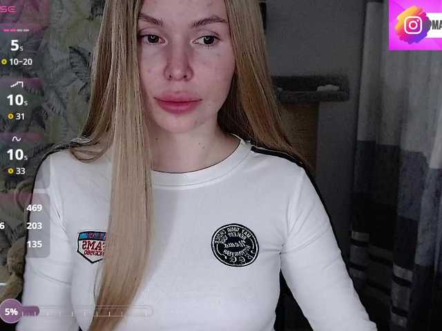 Foxymoxy19's BongaCams show and profile