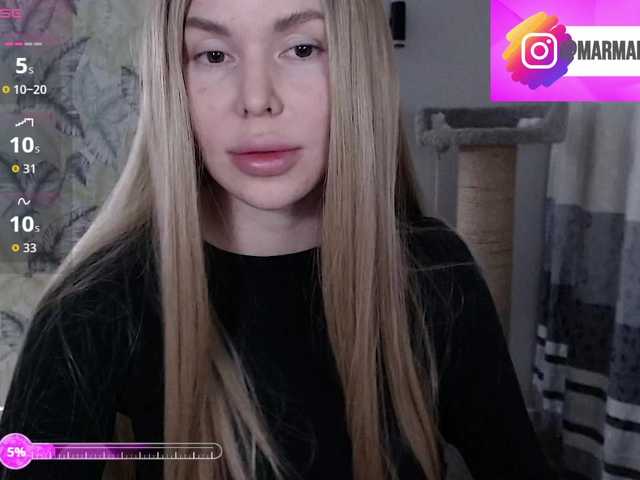 Foxymoxy19's BongaCams show and profile