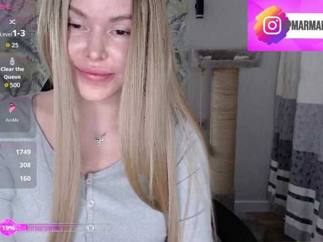 Foxymoxy19's BongaCams show and profile