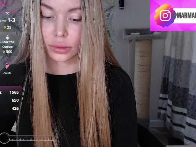 Foxymoxy19's BongaCams show and profile