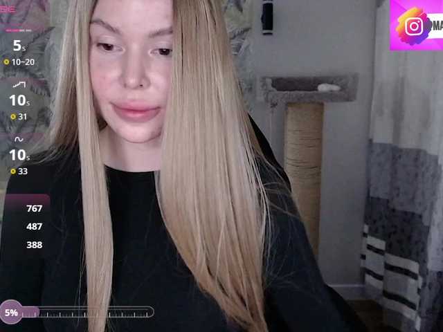 Foxymoxy19's BongaCams show and profile