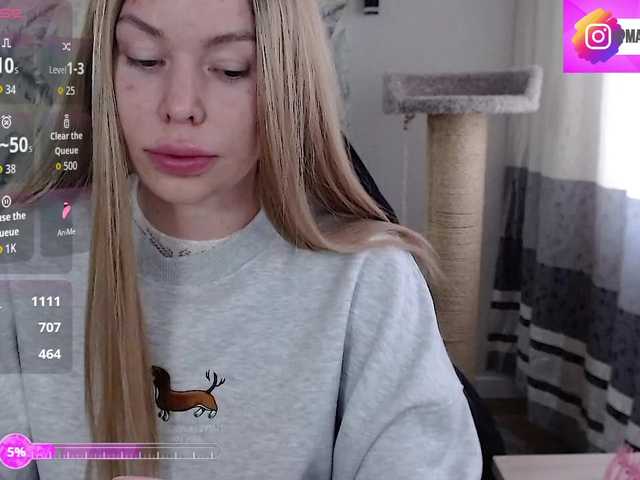 Foxymoxy19's BongaCams show and profile