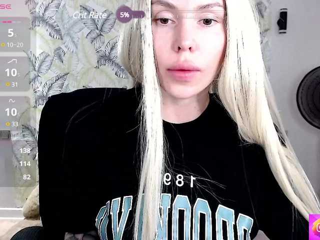 Foxymoxy19 on BongaCams 