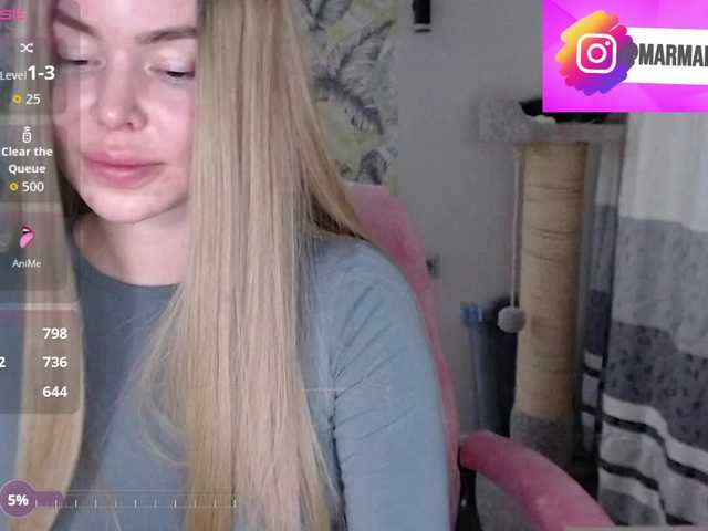 Foxymoxy19's BongaCams show and profile