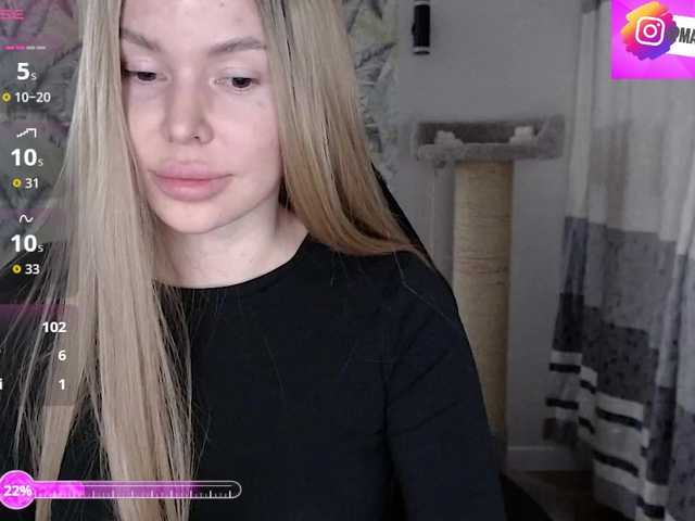 Foxymoxy19's BongaCams show and profile