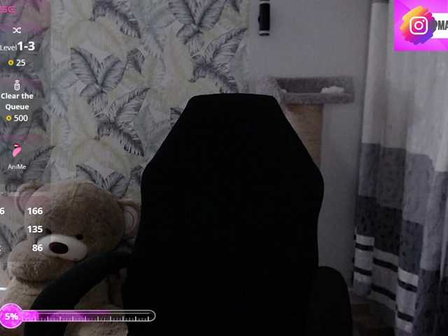 Foxymoxy19's BongaCams show and profile