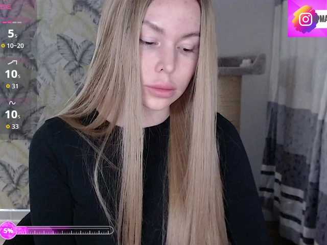 Foxymoxy19's BongaCams show and profile