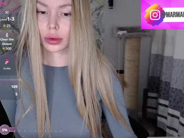 Foxymoxy19's BongaCams show and profile