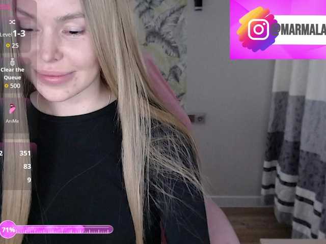 Foxymoxy19's BongaCams show and profile