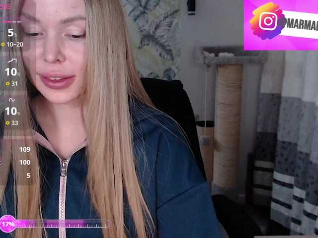 Foxymoxy19's BongaCams show and profile