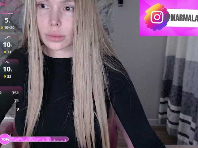 Foxymoxy19's BongaCams show and profile