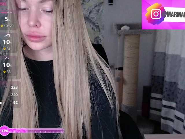 Foxymoxy19's BongaCams show and profile