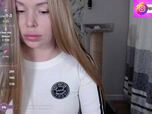 Foxymoxy19's BongaCams show and profile