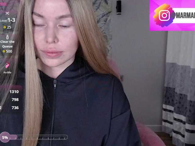 Foxymoxy19's BongaCams show and profile