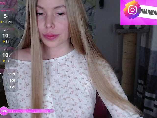 Foxymoxy19's BongaCams show and profile