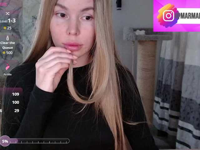 Foxymoxy19's BongaCams show and profile