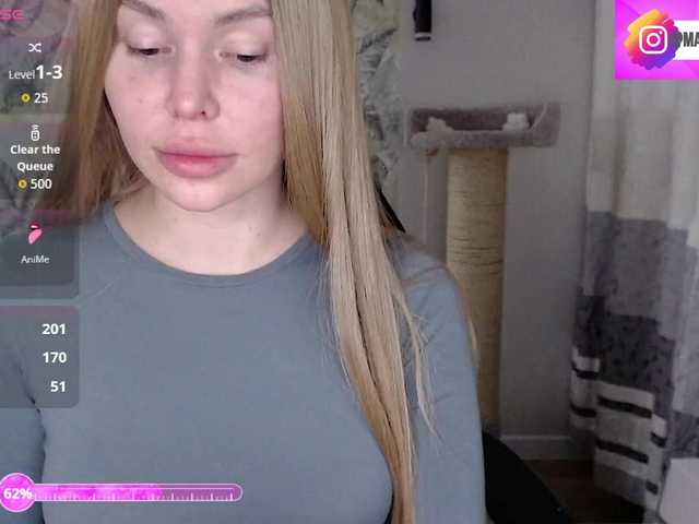 Foxymoxy19's BongaCams show and profile