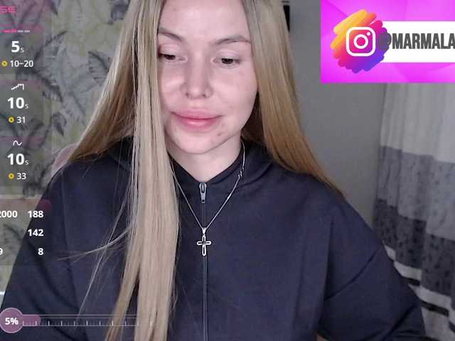 Foxymoxy19's BongaCams show and profile