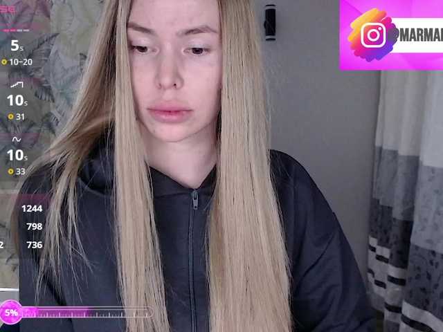 Foxymoxy19's BongaCams show and profile