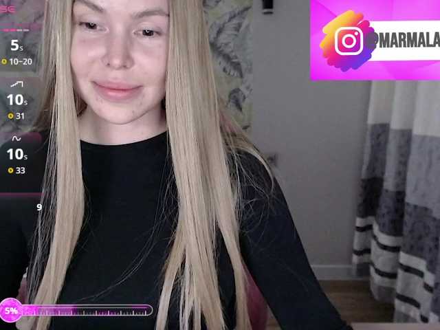 Foxymoxy19's BongaCams show and profile