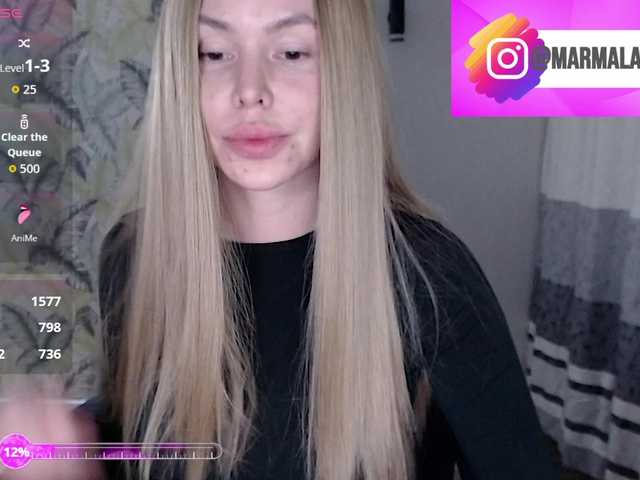 Foxymoxy19's BongaCams show and profile